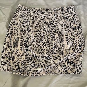 A line skirt cream and white